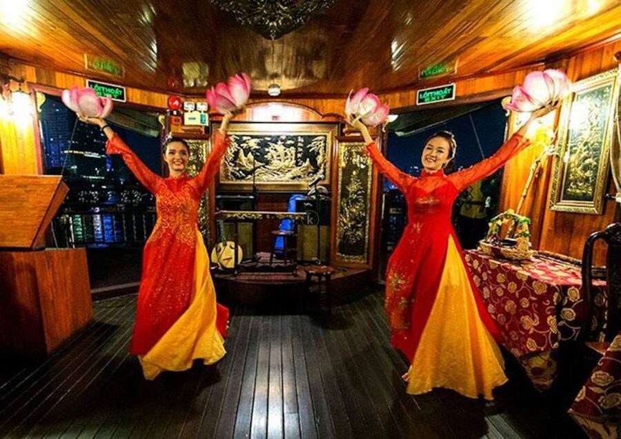Ho Chi Minh: Private City Tour and Dinner Cruise with Buffet - Vietnamese music and traditional dance on the river