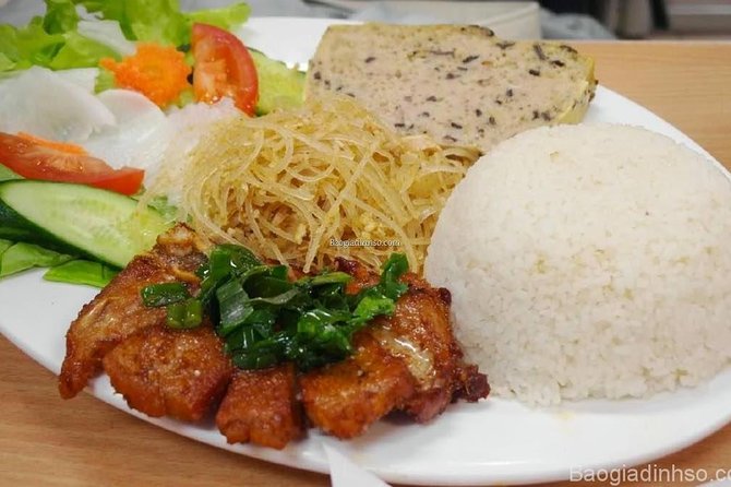 Ho Chi Minh Street Food Tour By Motorbike (Unique & Authentic) - Chinatown and a 45-year sweet soup tradition