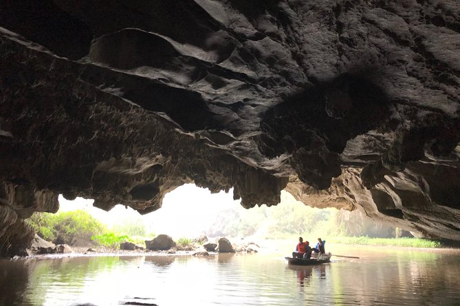 Hoa Lu - Mua Cave - Tam Coc/Trang An - DELUXE Small Group Tour - Trang An or Tam Coc by traditional sampan