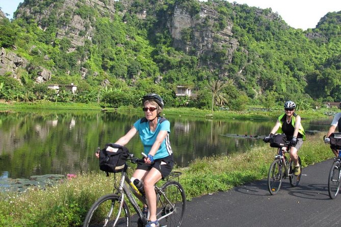 Hoa Lư Tam Coc & Mua Cave full day Including Buffets Lunch - Guides make the difference