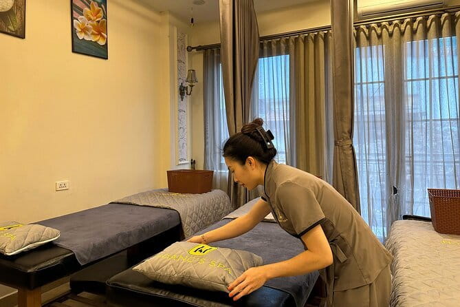 Hoang Spa Nourishing Shampoo & Head Shoulders Face Massage - Face massage adds a small finishing touch
