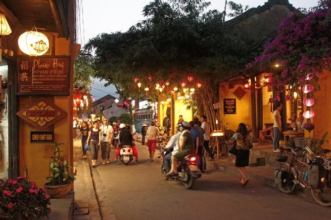 Hoi An at Sunset: Authentic Local Street Food Tour - Dessert, local drinks, and the final cafe