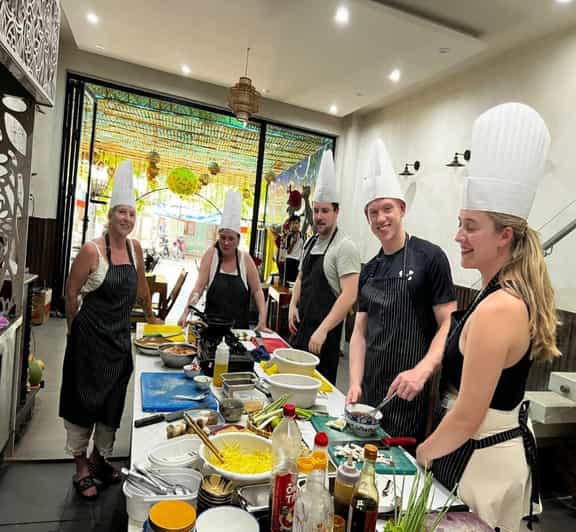 Hoi An Authentic Cooking Class with Pro Chef in Small group - The optional market visit and local ingredients