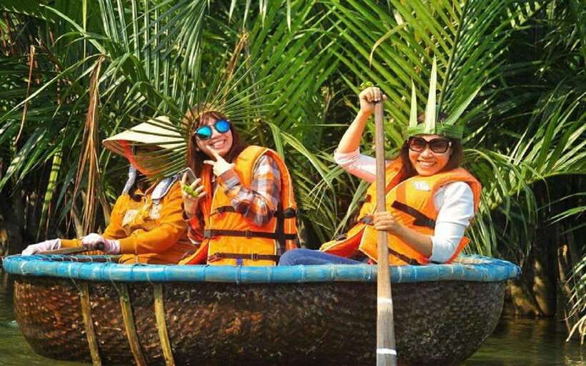 Hoi An: Basket Boat Ride in the BẢY MẪU Coconut Forest - A gentle start at the SUMMER office