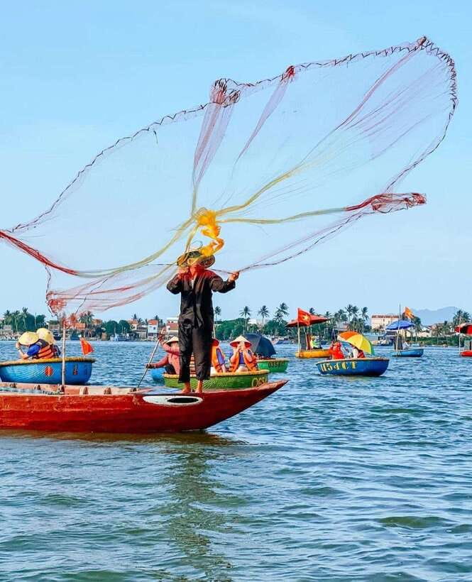 Hoi An: Basket Boat Ride in the BẢY MẪU Coconut Forest - Who will enjoy this most