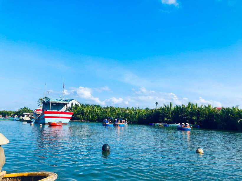 Hoi An: Coconut Basket Boat Rides with Two-way Transfers - Casting nets and learning local fishing skills