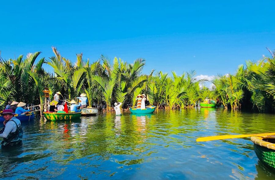 Hoi An: Coconut Basket Boat Rides with Two-way Transfers - Trying the paddle and joining the basket boat race
