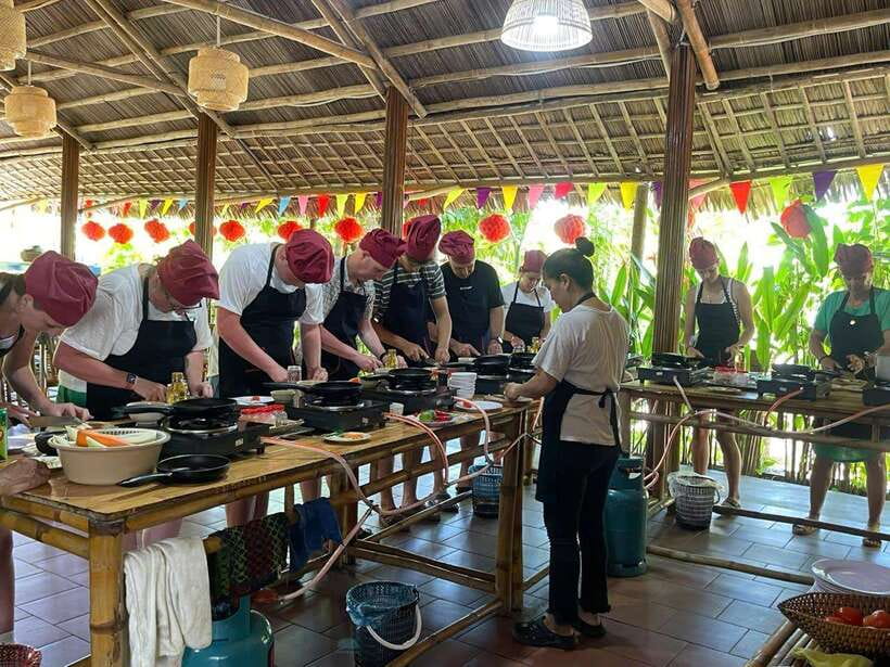 Hoi An: Cooking Class, Crab Fishing-Basket Boat, Market Tour - Starting at a real Hoi An market