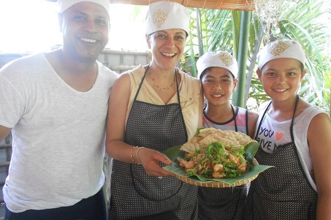 Hoi An Cooking Class(Market,BasketBoat Crabfishing&Cooking Class) - Group size, guides, and the human side
