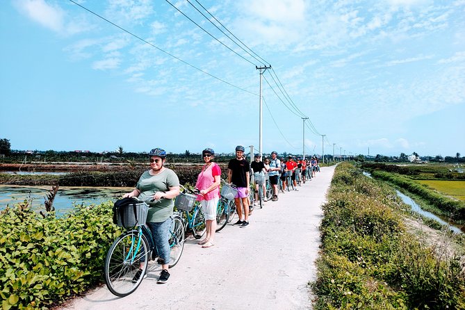 Hoi An Countryside Biking Tour(Vegetable village -basket boat - fishing village) - Rice fields, shrimp farms, and rural animals
