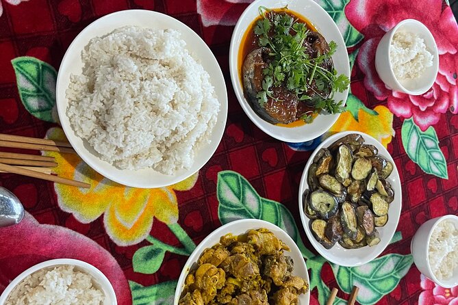 Hoi An countryside cycling Tour,Basket Boat-organic farming-lunch - The guide can make or break this kind of outing