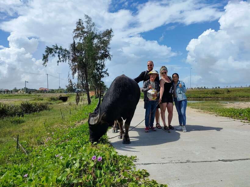 Hoi An: Countryside Villages and River Islands Private Tour - Tra Que Vegetable Village and the meal option
