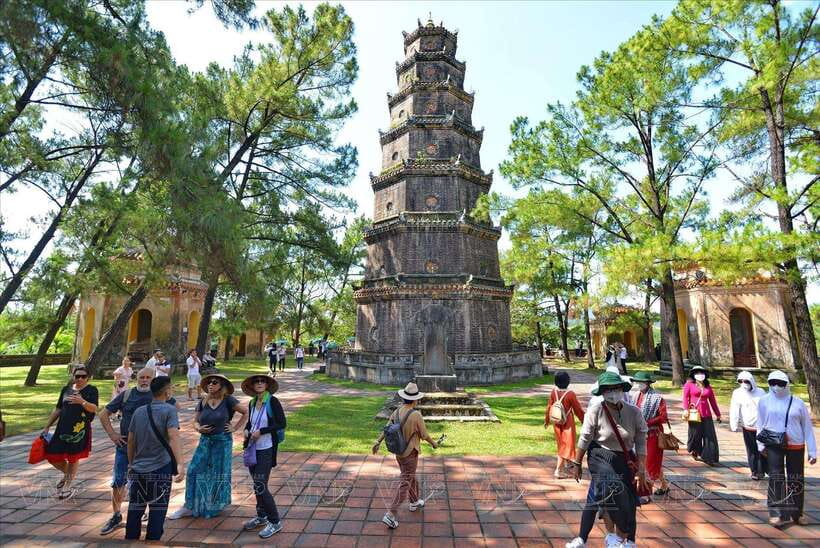 Hoi An/Da Nang : Private Day Trip to Imperial City - Hue - Khai Dinh Tomb is beautiful, crowded, and stair-heavy