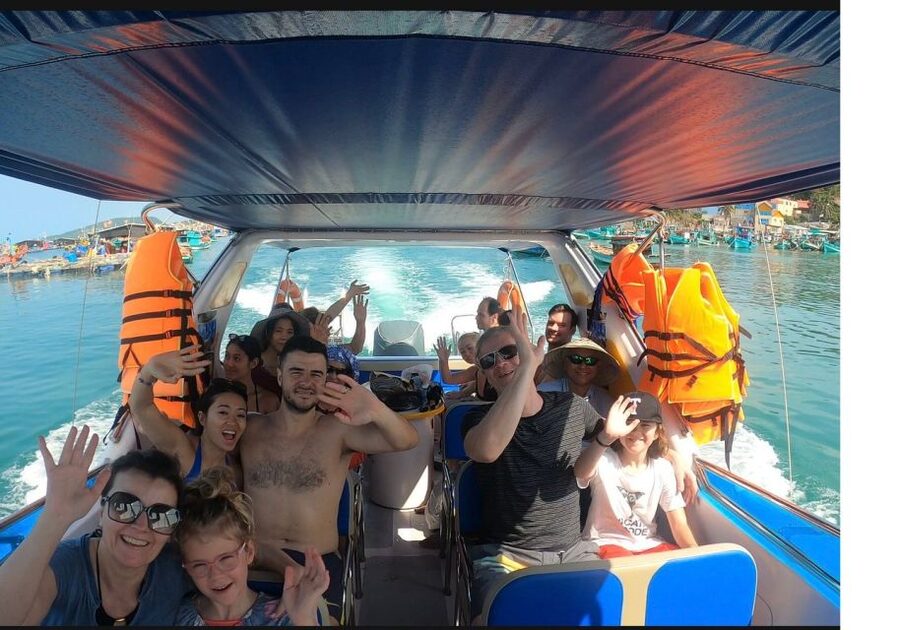Hoi An/Da Nang: Snorkelling & Island-Hopping Speedboat Tour - First stop: Dai Island and its soft coral