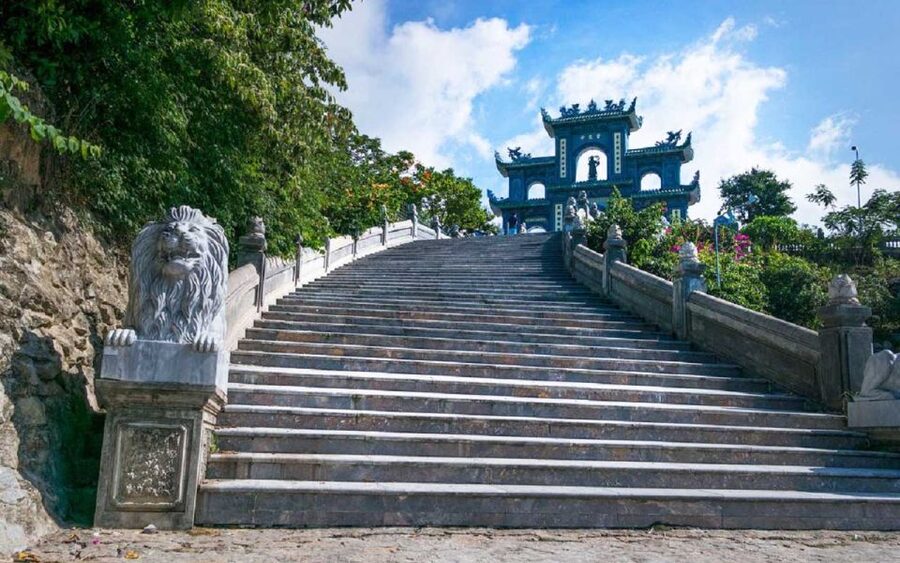 Hoi An/Da Nang: Snorkelling & Island-Hopping Speedboat Tour - The guides are part of the appeal
