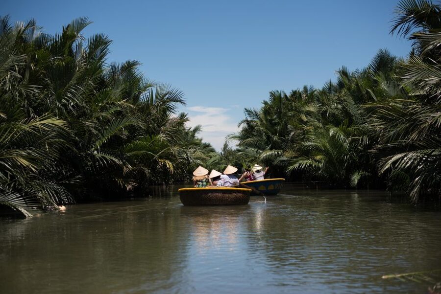 Hoi An/Da Nang: Vegetarian Cooking Class & Basket Boat Ride - Four dishes, one busy cooking table
