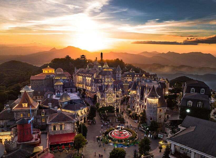 Hoi An: Full-day Ba Na Hills & Amazing Golden Bridge - What the guide adds to the day