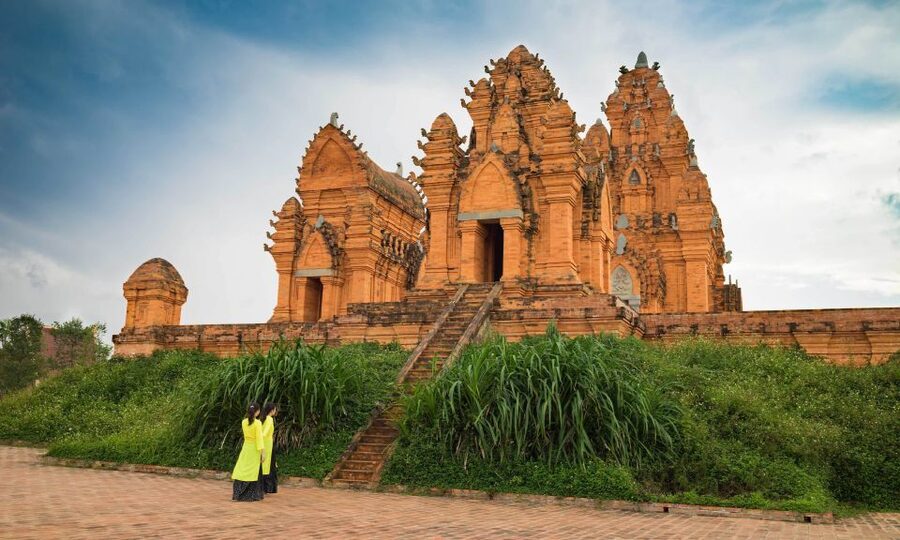 Hoi An: Full-Day Small Group Trip to My Son Sanctuary - Walking through My Son Sanctuary
