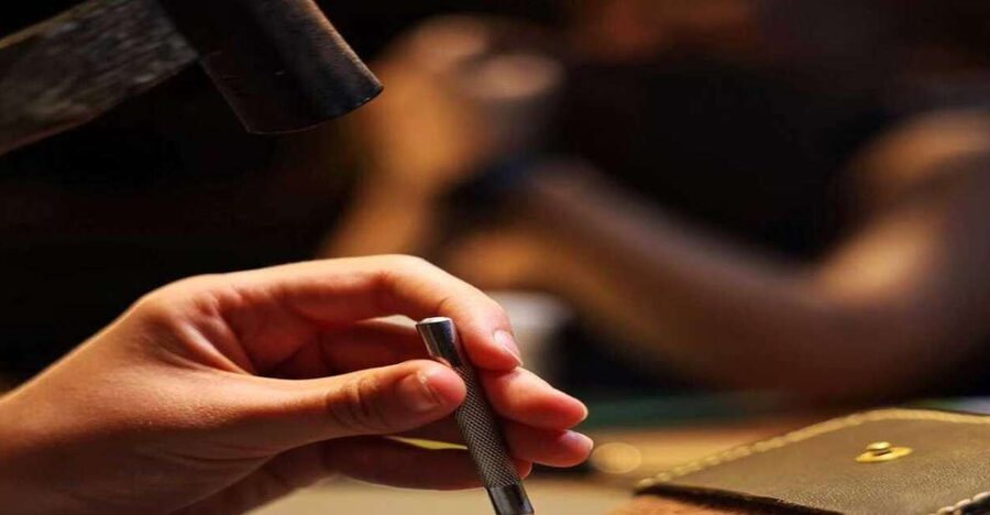Hoi An: Handmade Leather Crafts Workshop (Starter Course) - Choosing between a wallet, purse, case, and handbag