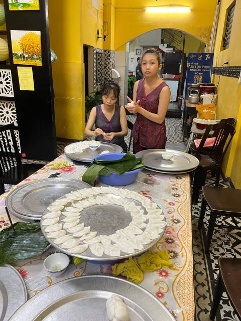 Hoi An hiden food adventure - Cao Lau and the old well connection