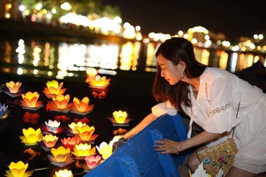 Hoi An : Hoai River Boat Trip by Night and Floating Lantern - Practical tips for a smoother ride