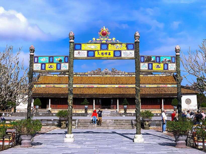 Hoi An: Imperial Hue And Scenic Hai Van Pass Discovery Tour - Lunch at Y Thao Garden and what is included