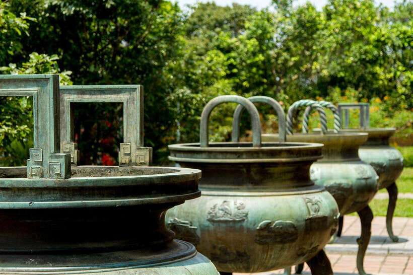 Hoi An: Imperial Hue And Scenic Hai Van Pass Discovery Tour - Khai Dinh Royal Tomb in just 30 minutes
