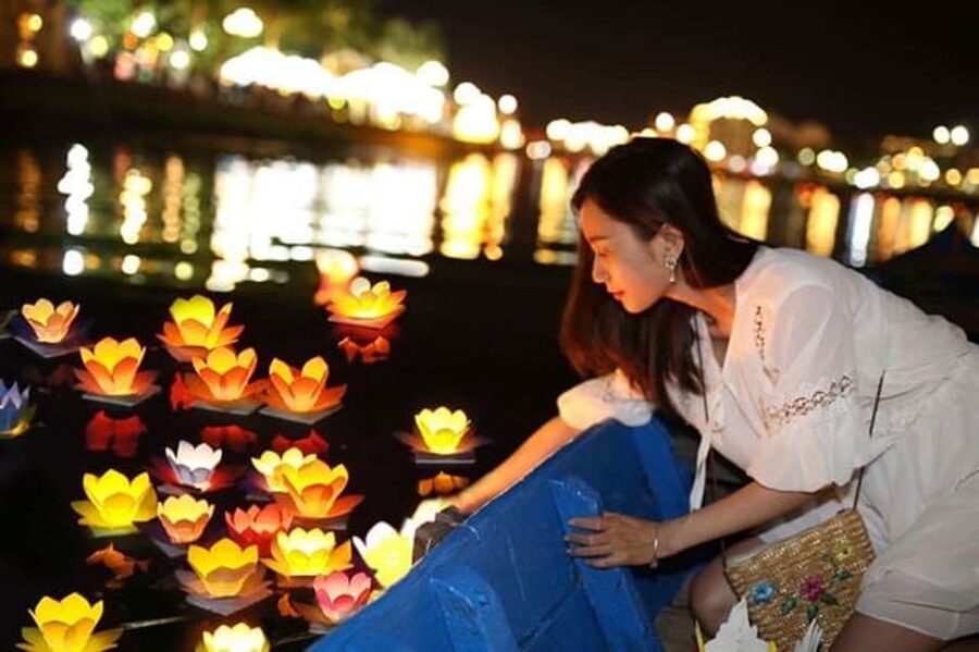Hoi An Lantern Boat Ride on the Thu Bon River - The 15-minute cruise and Old Town reflections