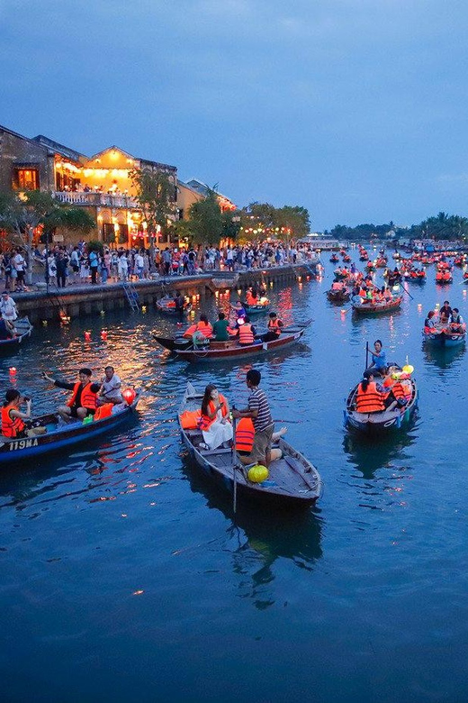 Hoi An Lantern Boat Ride on the Thu Bon River - When to go: quiet water or peak-hour lines