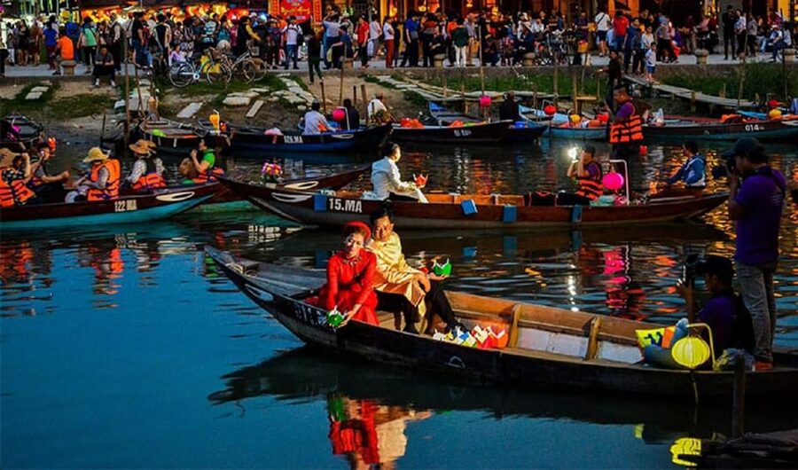 Hoi An Lantern Boat Ride on the Thu Bon River - What the experience does well