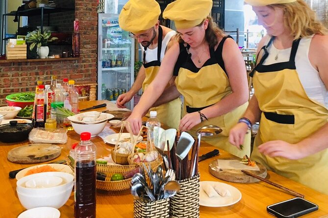 Hoi An Local Market and Vegetable Village Cooking Class - Who should book this experience