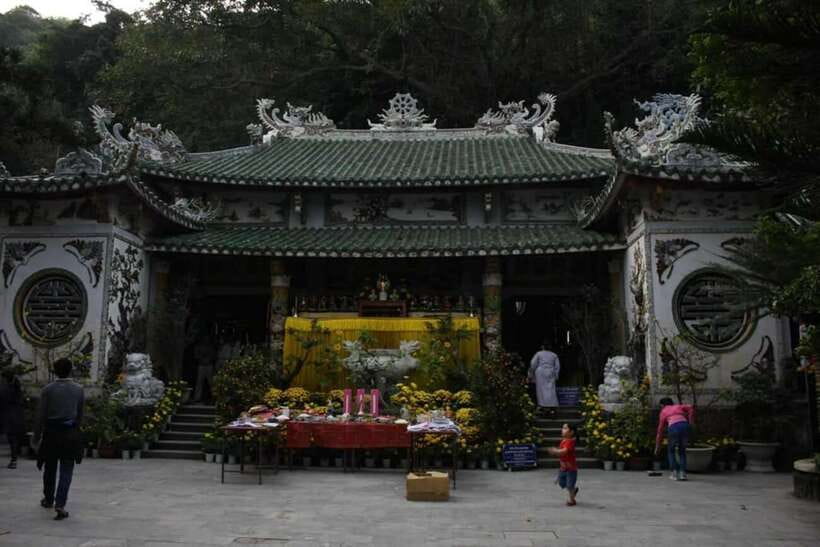Hoi An: Marble Mountain, Am Phu Cave and Monkey Mountain - Am Phu Cave turns Buddhist teaching into a visual story