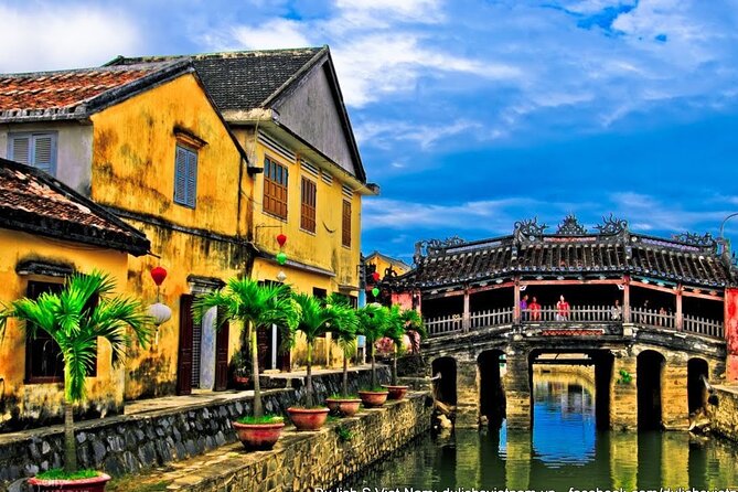 Hoi An Night Market - Ancient Town street food tours by Night - Guides Jun and Jackie make the biggest difference