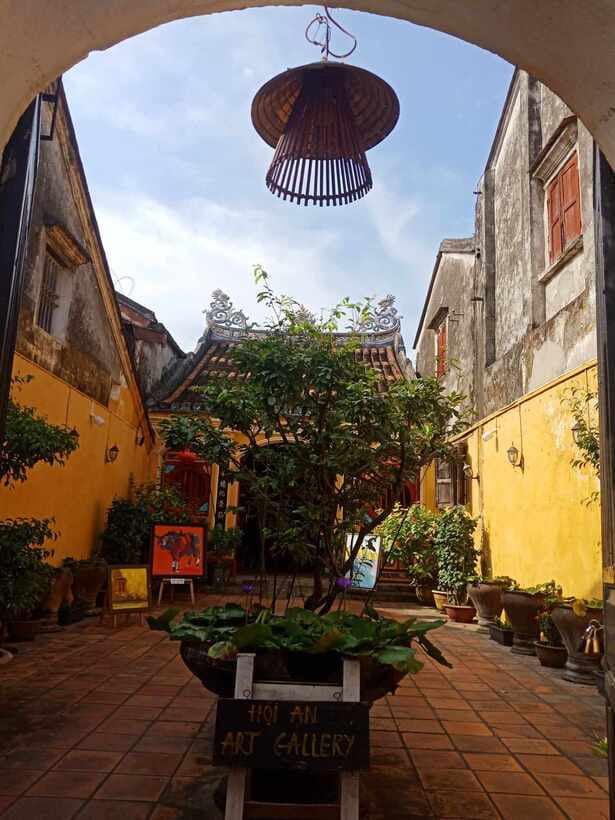 Hoi An: River Lantern Boat Experience with Free 5G eSIM - The five-minute walk to the Hoai River