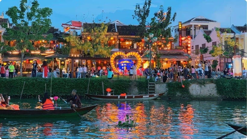 Hoi An: River Lantern Boat Experience with Free 5G eSIM - The night market and Old Town after the boat