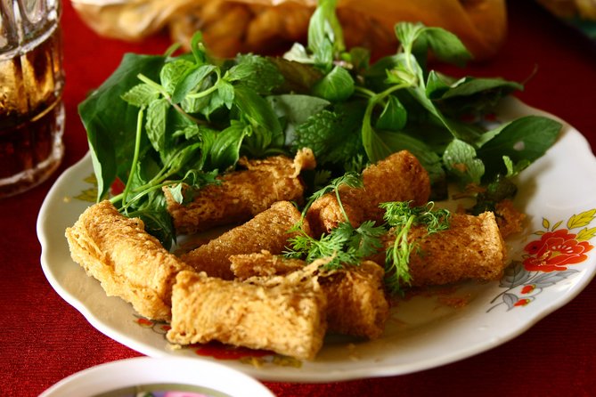 Hoi An Street Food Walking Tour with Tastings - Famous Hoi An dishes and lesser-known bites
