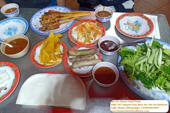 Hoi An Street Walking Food Tours - Lucky, Minh, and the guide’s role