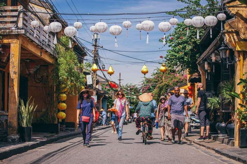 Hoi An: Sunset Food Tasting Tour - Starting at Hoi An Post Office as the sun fades
