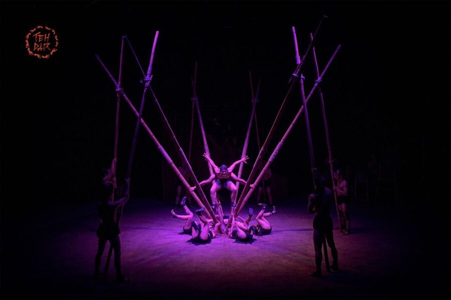 Hoi An: Teh Dar Vietnamese Bamboo Circus at Lune Center - The acrobatics are the main event