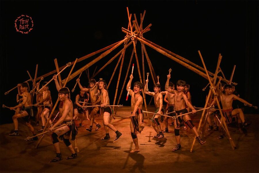 Hoi An: Teh Dar Vietnamese Bamboo Circus at Lune Center - What happens during the one-hour performance