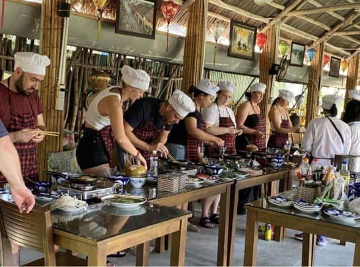 Hoi An: Vegetarian Cooking Class w Local Family and transfer - A welcome drink and a pause before the lesson