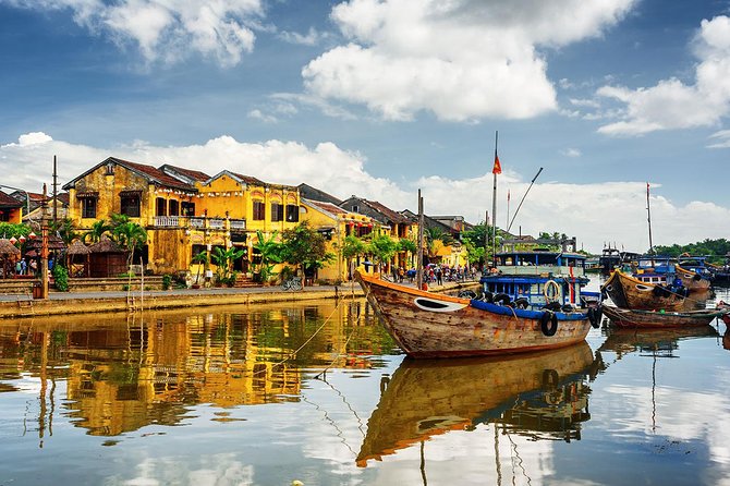 Hoi An Walking Tour - Japanese Covered Bridge: Hoi An’s famous symbol