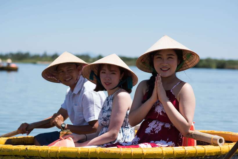 Hoian/Danang: Eco Cooking Class, Cruise Trip, Basket Boat - The market visit with the chef