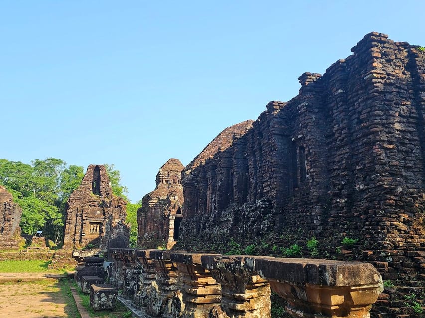 HoiAn: My Son Sanctuary w. Champa food Lunch 5:30/8:00/14:00 - The 8:00 am departure adds dance and food