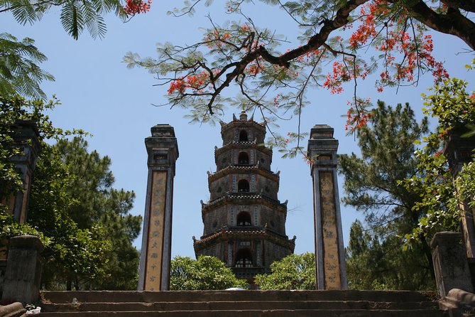 Hue City and The Citadel via Hai Van Pass Daily Small Group Tour - Noon Gate, The Mieu Temple, and Thai Hoa Palace