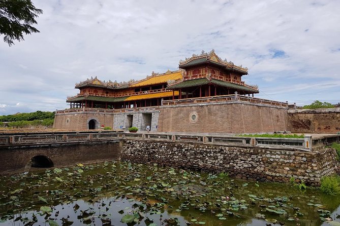 Hue City Private Tour With A Knowledgeable Tour Guide - Taking the dragon boat to Thien Mu Pagoda