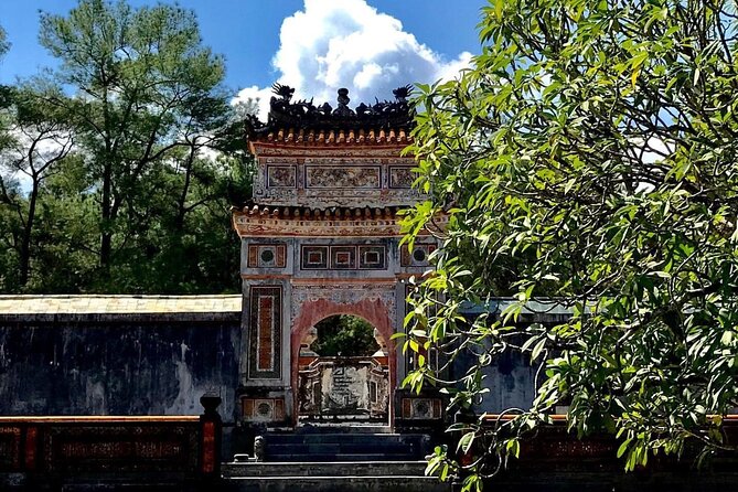 Hue city tour with private driver - Thuy Xuan shows Hue’s working craft traditions
