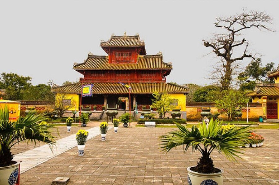 Hue Customizable Tour with Imperial Citadel & Forbidden City - What the strongest guide experiences have in common