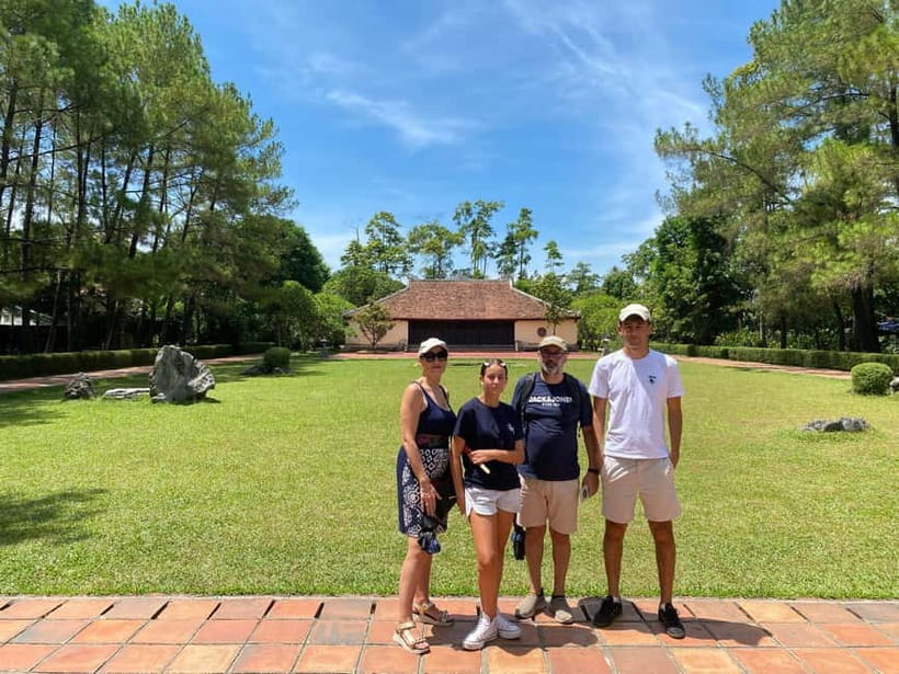 Hue: Dragon Boat, Perfume River, Pagoda & Royal Tomb Tour - Drivers, communication, and the guided option