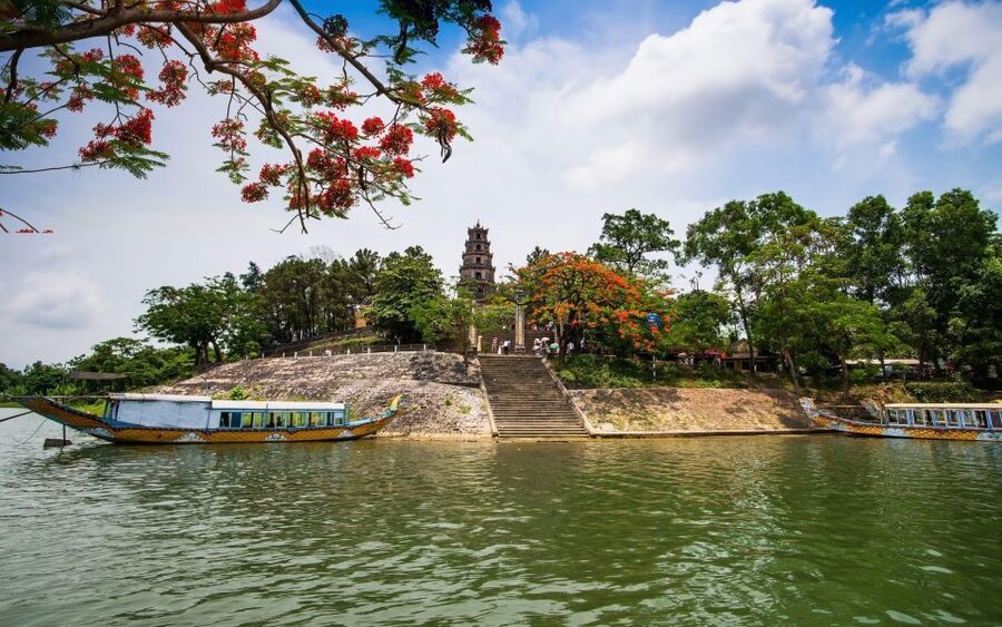 Hue: Dragon Boat, Perfume River, Pagoda & Royal Tomb Tour - What the $11 price really covers
